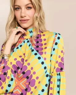 Bluse mit gesmoktem Kragen und Ärmelsaum