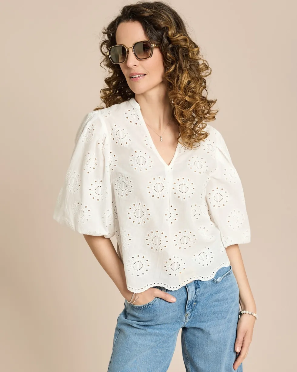Bluse mit Lochstickerei und Ballonarm