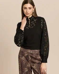 Blusenshirt mit Spitze und Knöpfen