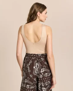 Body mit Ausschnittdetail