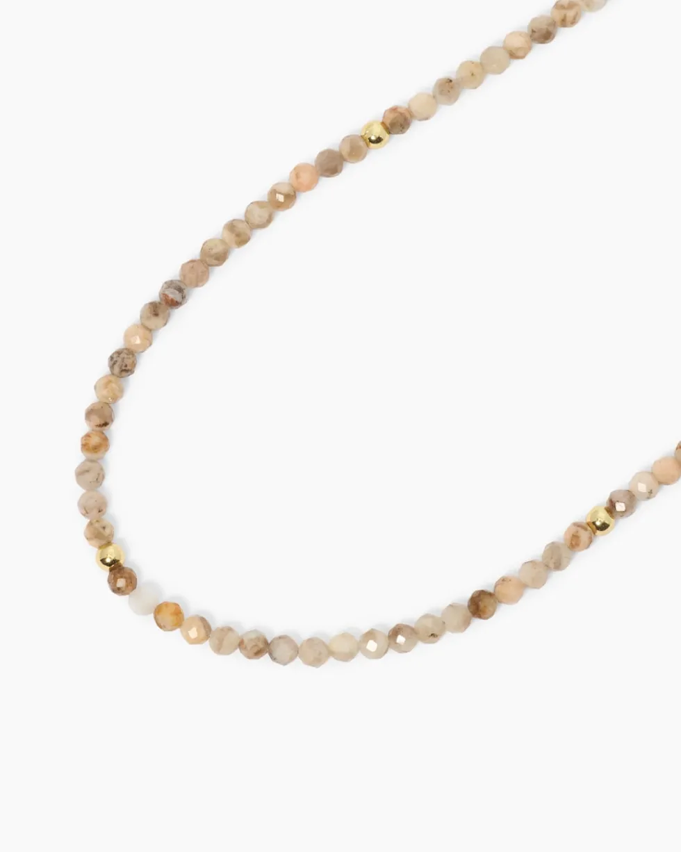 Collier mit Edelsteinen