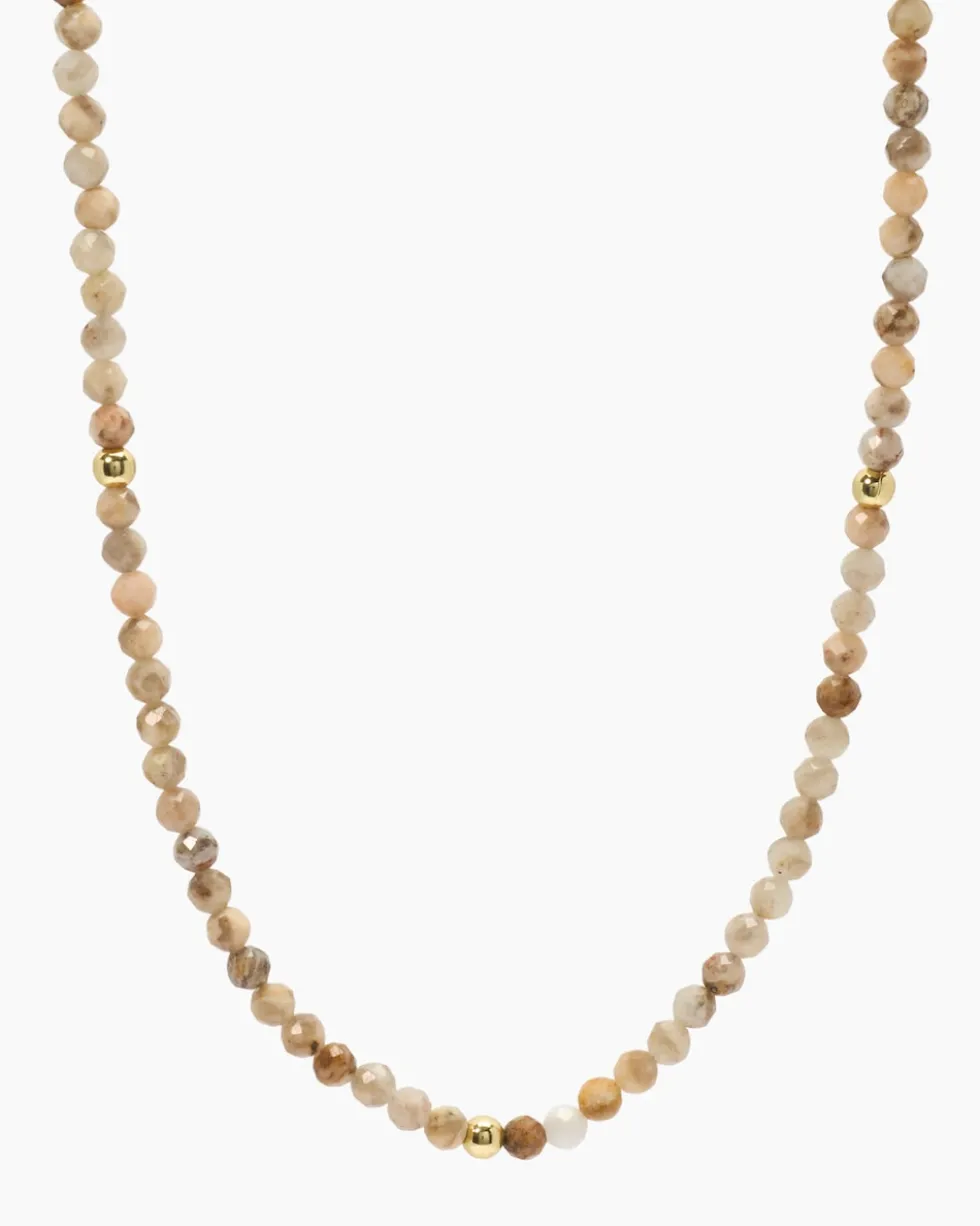 Collier mit Edelsteinen