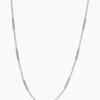 Collier mit strukturierten Zwischenelementen