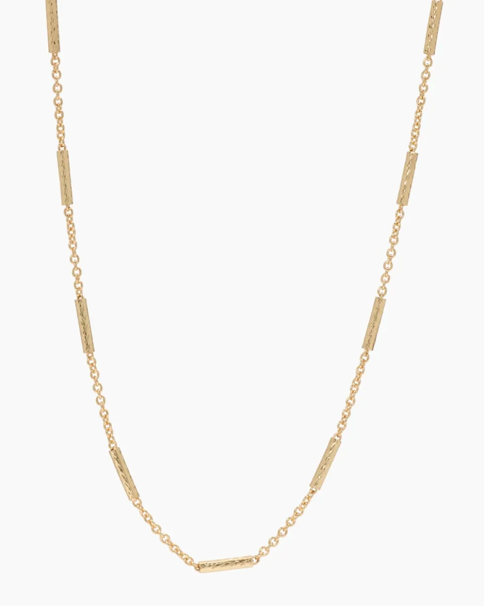 Collier mit strukturierten Zwischenelementen
