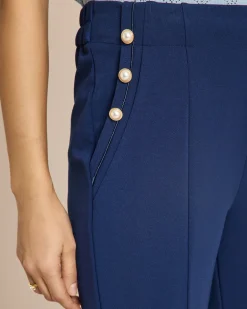 Hose mit Dekoknöpfen