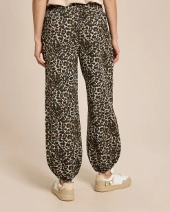 Hose mit Leoprint