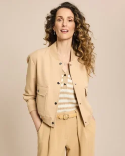Jacke mit Druckknöpfen