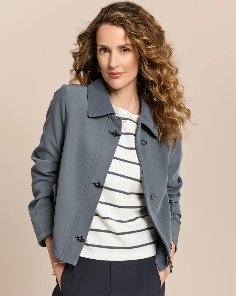 Jacke mit Hakenverschluss