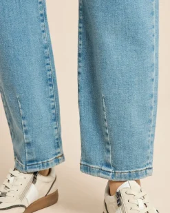 Jeans mit Kontrastdetails