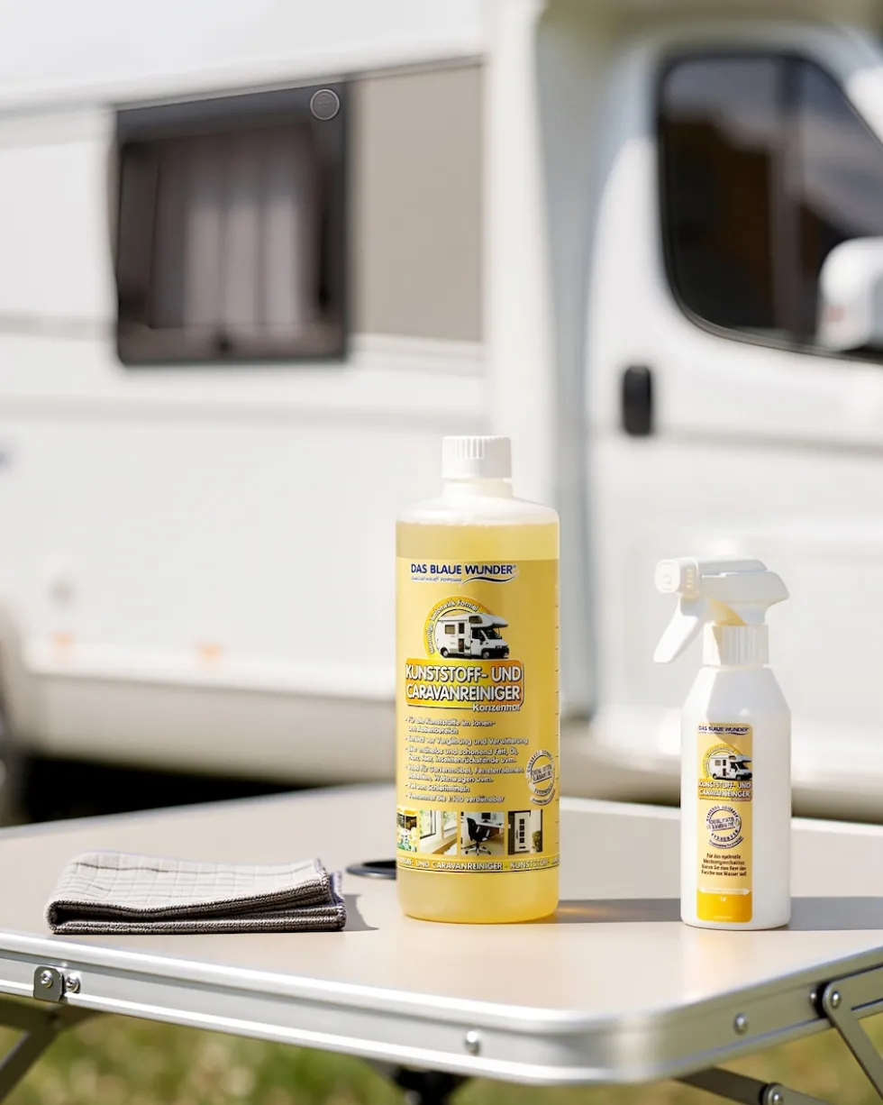 Kunststoff- und Caravan-Reiniger, 1.000 ml & Tuch