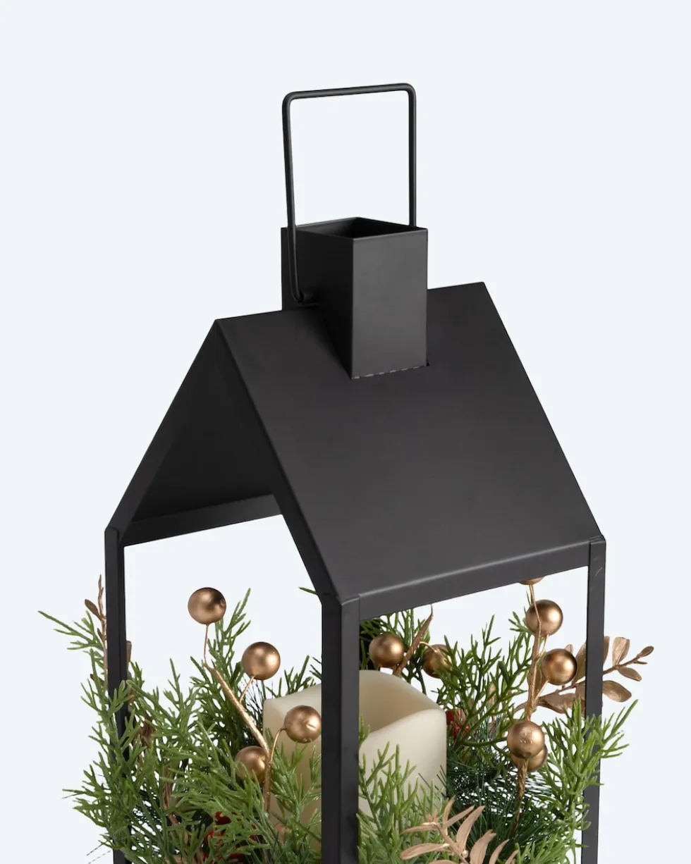 Laterne in Haus-Design mit LED-Kerze