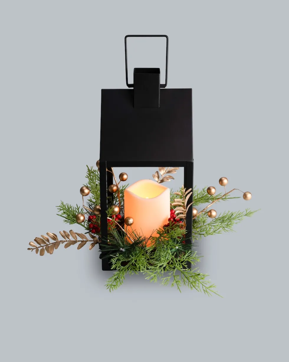 Laterne in Haus-Design mit LED-Kerze