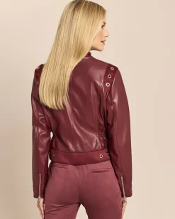 Lederimitatjacke mit Oesenverzierung