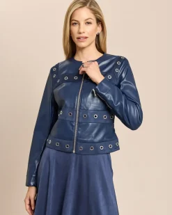 Lederimitatjacke mit Oesenverzierung
