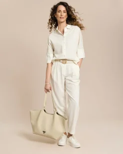 Leinen-Bluse mit Schmuckkette