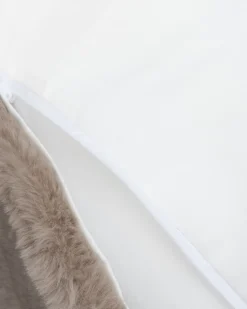 Loungepouf in Kaninchenfell-Optik