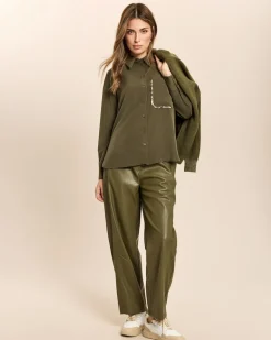 Relaxed Fit Hose aus veganem Leder