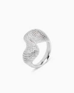 Ring im modischen Design