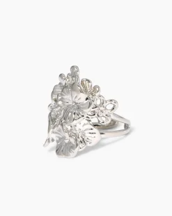 Ring mit Blütenmotiv