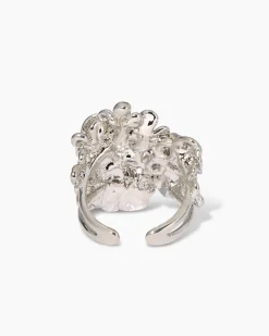 Ring mit Blütenmotiv