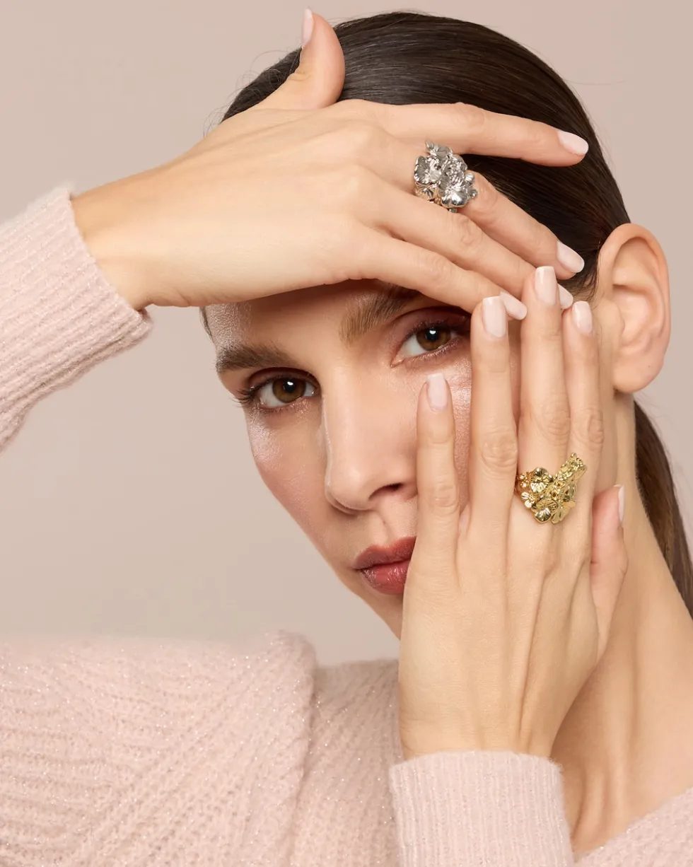 Ring mit Blütenmotiv