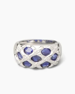 Ring mit Edelsteinen