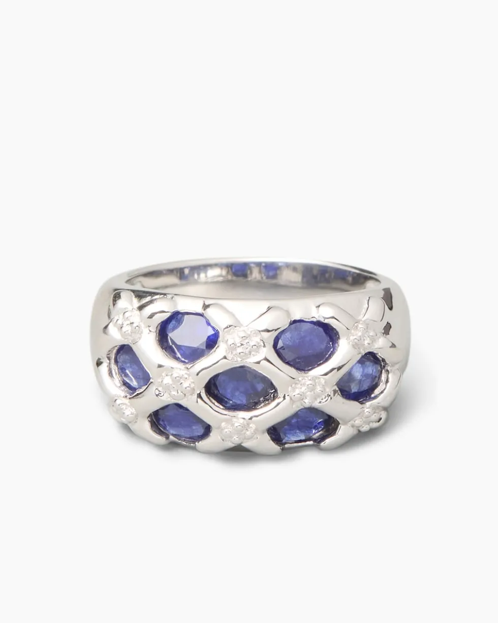 Ring mit Edelsteinen