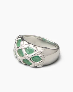 Ring mit Edelsteinen