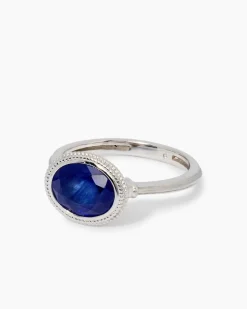 Ring mit Saphir