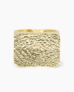 Ring mit strukturierter Oberfläche