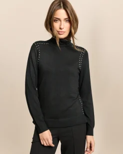 Rollkragenpullover mit Nietenbesatz