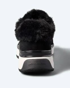 Sneaker mit Felleinsatz