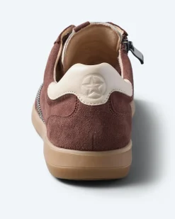 Sneaker mit Streifen