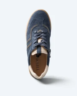 Sneaker mit Streifen