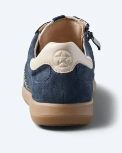 Sneaker mit Streifen