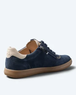 Sneaker mit Streifen