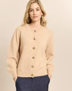Strickjacke mit Zierknöpfen