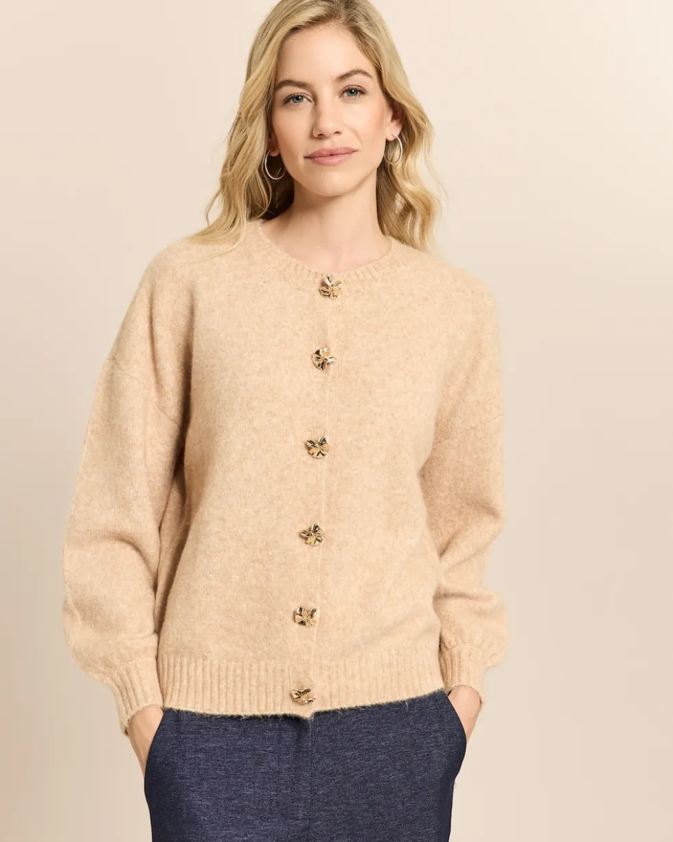 Strickjacke mit Zierknöpfen