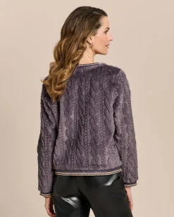 Webpelzjacke mit Zopfmuster