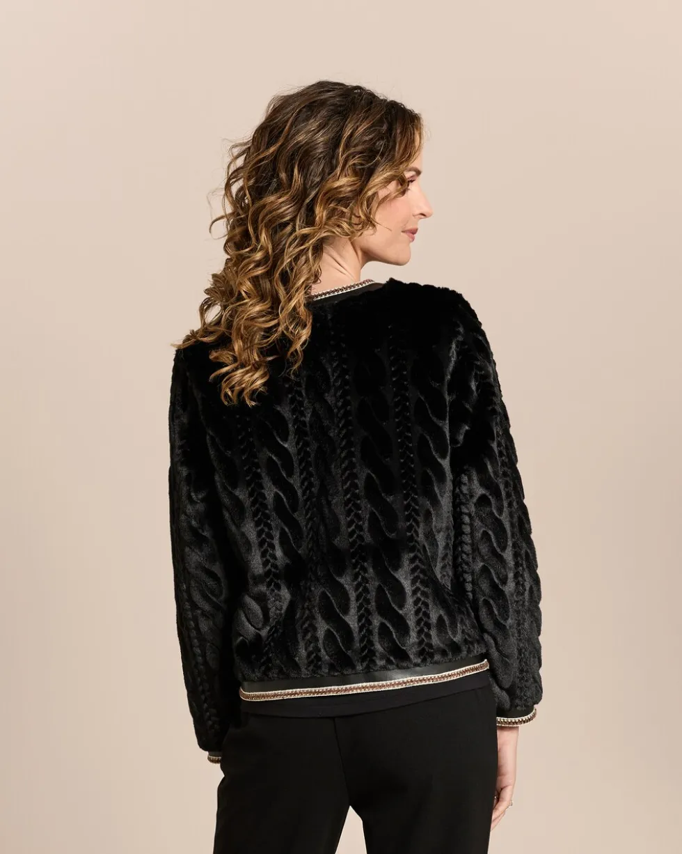 Webpelzjacke mit Zopfmuster